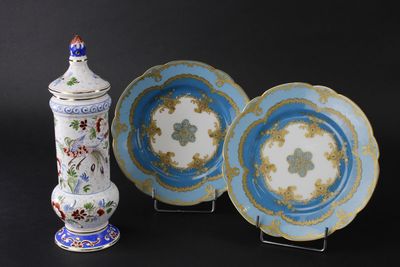 Lot comprenant: - HAVILAND, Limoges: 2 assiettes en porcelai… - Photo 1
