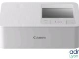 un gros plan d'une imprimante Canon sur fond blanc