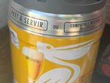 un fût de bière posé sur un comptoir