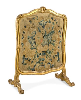 une image représentant un cadre doré orné d'un motif floral