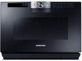 Le four Samsung est encastré dans le mur et dispose de commandes électroniques.