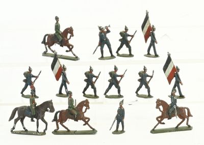 C.B.G et divers 15 soldats, sur terrasse verte, mélange de 2 séries ro - Photo 1