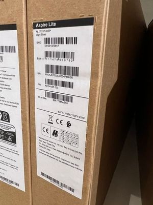 deux boîtes empilées l'une sur l'autre