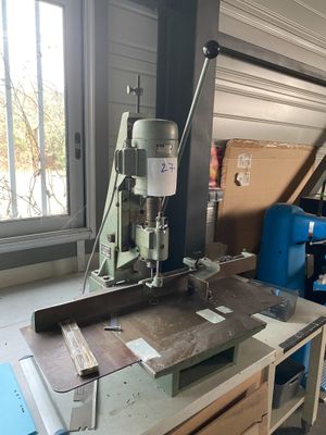 Une vieille troueuse - Photo 1