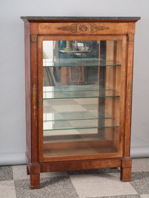 Petite vitrine en placage d'acajou ouvrant par un vantail vi…