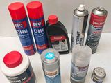 many different types of spray paint on the table
