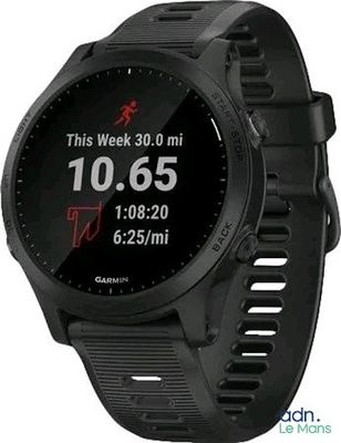 gros plan d'une montre intelligente sur fond blanc