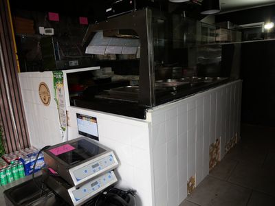 Un comptoir alimentaire pour plats chauds, attention à démon…