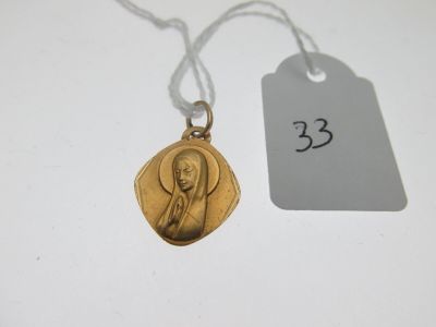 une image représentant une médaille d'or à laquelle est attachée une étiquette