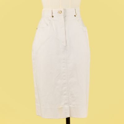 une robe blanche sur un mannequin mannequin mannequin mannequin mannequin mannequin mannequin mannequin mannequin mannequin