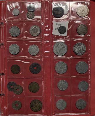 Album contenant une collection de pièces de monnaie démonéti…