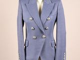 une veste bleue sur un mannequin, un mannequin, un mannequin, un mannequin, un mannequin, un mannequin, un mannequin, un mannequin, un mannequin
