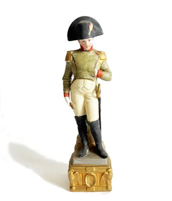 Statuette en biscuit de porcelaine polychrome représentant N…