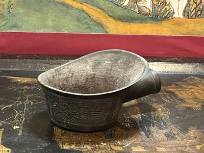 Récipient rituel en bronze de style archaïque