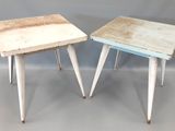 paire de tabourets vintage en métal et en bois, avec des assises peintes