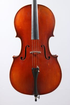 un gros plan d'un violoncelle sur fond blanc