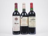 trois bouteilles de vin posées les unes à côté des autres sur une surface blanche