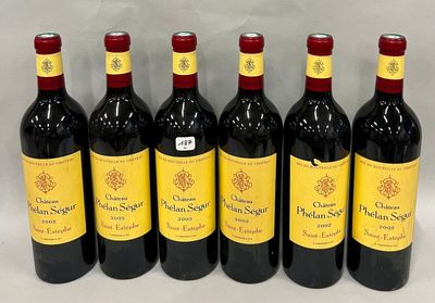 six bouteilles de vin rouge alignées sur une table
