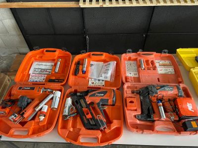 a lot of tools that are sitting on a table