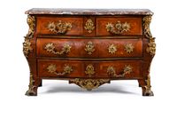 Commode tombeau en placage de bois de violette et de bois de…