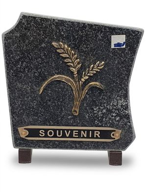 plaque en granit noir ornée d'un motif de blé doré et d'une plaque nominative