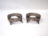 paire de bougeoirs anciens en métal argenté
