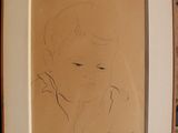 dessin représentant un bébé dans un cadre accroché au mur