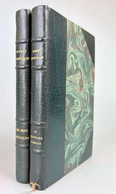 les deux livres sont posés côte à côte sur une surface blanche