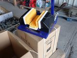 une boîte sur laquelle sont empilées plusieurs autres boîtes