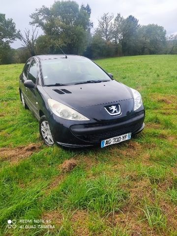 Véhicule particulier PEUGEOT 206+, immatriculé AG-700-YF, 1ère mi...