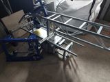 a machine that is sitting on the floor in the room