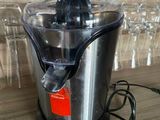 a juicer that is sitting on a table