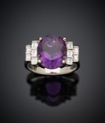 une bague en améthorate et diamants