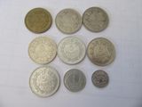 six pièces britanniques différentes sont représentées sur un fond blanc