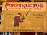 un panneau indiquant « constructeur », sur lequel figure un homme tenant une machine
