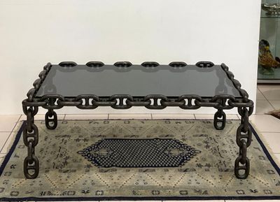 Travail BRUTALISTE, Table basse rectangulaire, le piètement …