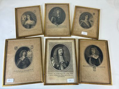 six portraits encadrés d'hommes et de femmes de tous âges
