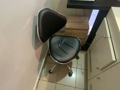 Une chaise sur roulettes Lieu : SUR DESIGNATION AUCHAN MARTI…