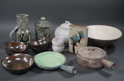 Lot de CERAMIQUES vers 1950 comprenant pichets, saladier, caquelons, v - Photo 1