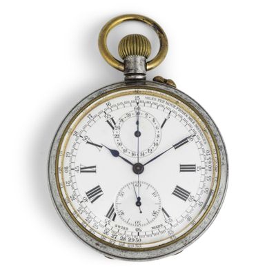 une vieille montre de poche dont le cadran comporte des chiffres romains