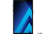 un gros plan d'un Samsung Galaxy A5 noir sur fond blanc