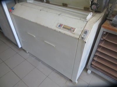an image of an old washing machine in a kitchen