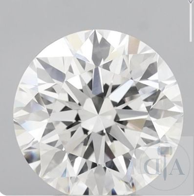 un diamant rond à taille brillant présentant une finition « very high lust »