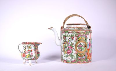 CANTON XIX - THEIERE et POT A LAIT en porcelaine émaillé à d…