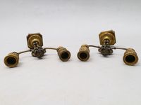 Paire de candélabres en bronze ciselé et doré à deux lumière… (photo 6)