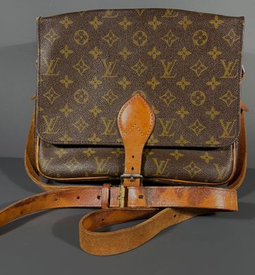 LOUIS VUITTON Sac CARTOUCHIÈRE en toile Monogram et cuir nat…