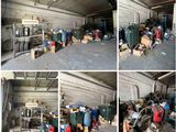 plusieurs photos d'un garage rempli d'une multitude d'équipements de toutes sortes