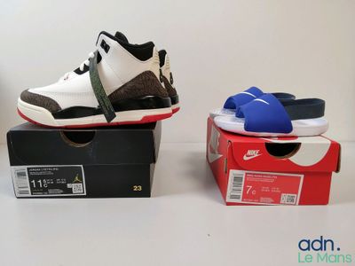 une paire de chaussures qui se trouve sur le dessus d'une boîte