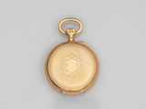 une image représentant une montre de poche en or ornée d'un blason