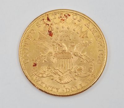 une image d'une pièce d'or sur une surface blanche